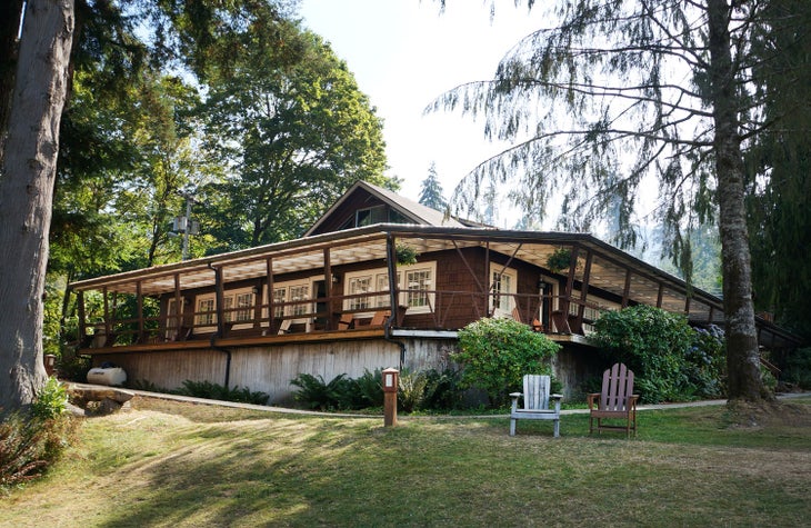 Lakeside lodging building at the Lake Quinault Lodge in Olympic National Park, Washington