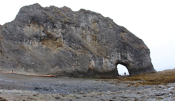 OL-Hole-in-the-Wall-arch_FlickrDavidFulmer_680 Hole-in-the-Wall rock arch. Photo by David Fulmer