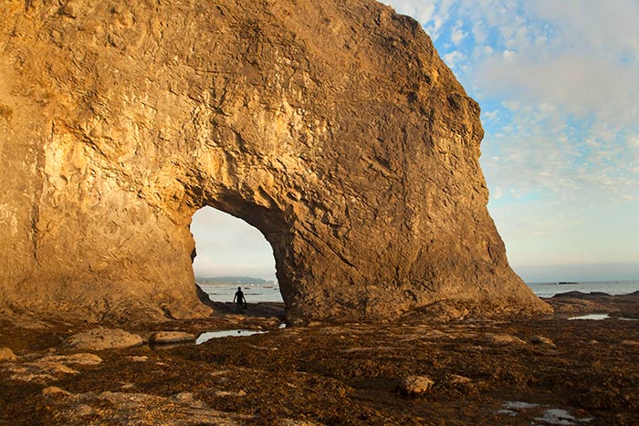 OL-Rialto-Beach-Hole-in-the-Wall_iStock_700v The