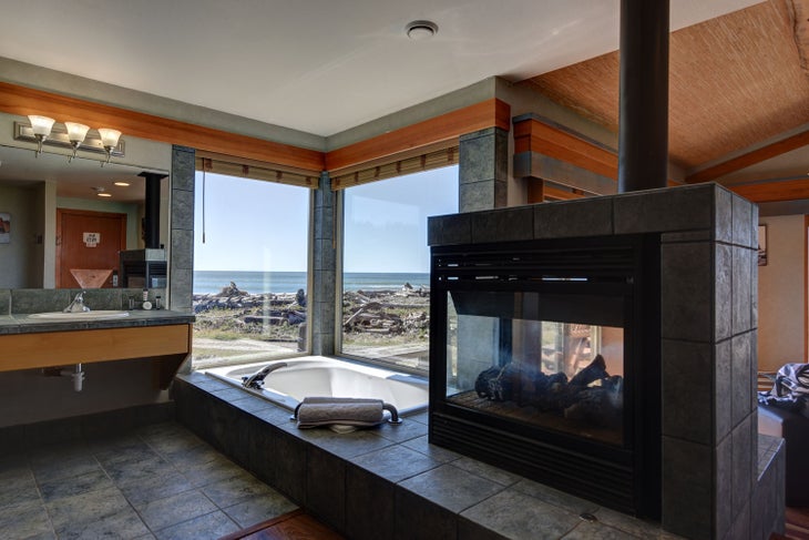 Jetted tub with a window view of the waves at Quileute Oceanside Resort
