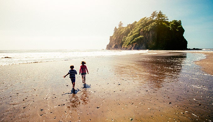 Olympic-Ruby-Beach-children_iStock_680 Children running on Ruby Beach in Olympic National Park