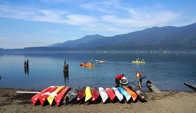 Paseo en kayak en el Lake Quinault Lodge