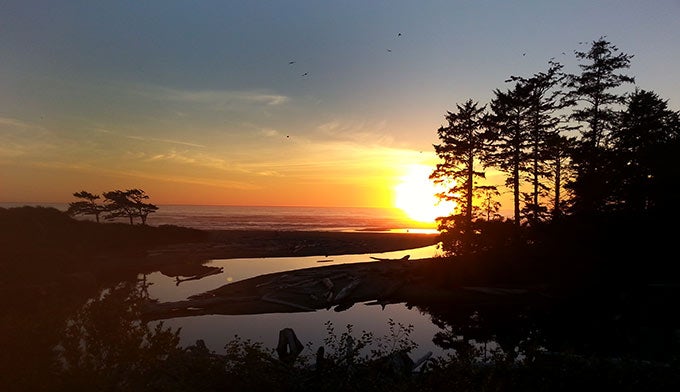 OL-RestaurantSunsetView-KalalochLodge_Gloria_680 Sunset view from the Creekside Restaurant at Kalaloch Lodge. Photo by Gloria Wadzinski